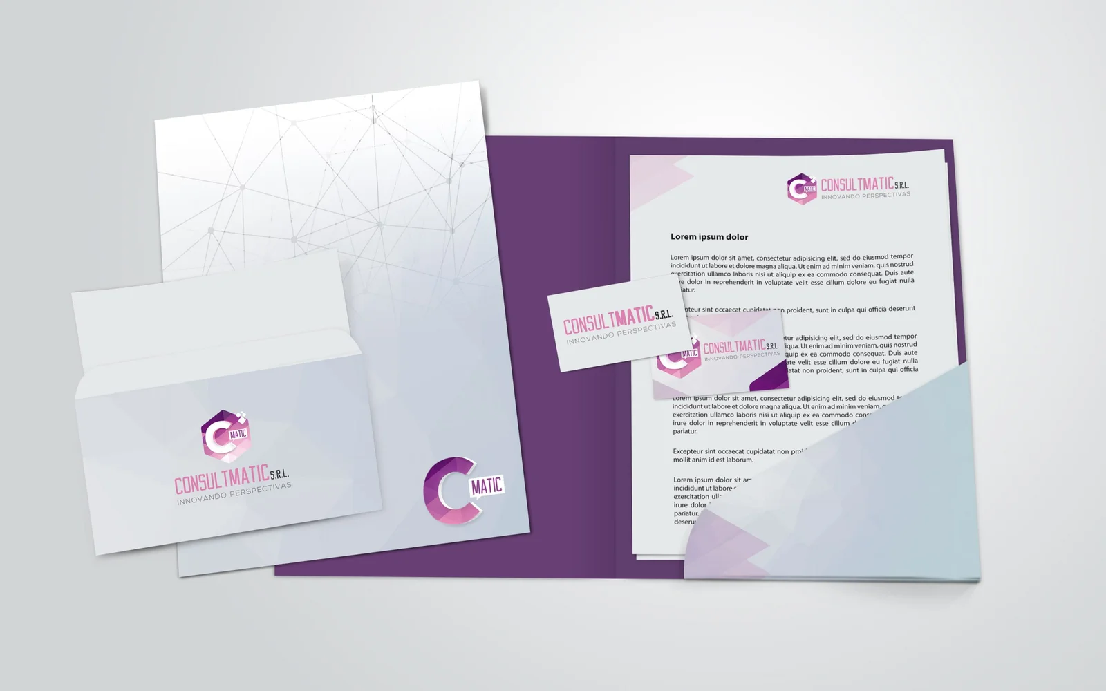 Conjunto de papelería de ConsultMATIC con carpeta, sobre, hojas membretadas y tarjetas