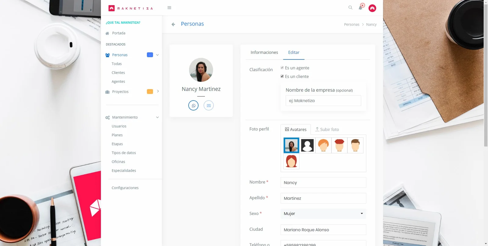 Ficha de una persona en Maknetiza con sus datos y clasificación como cliente o agente