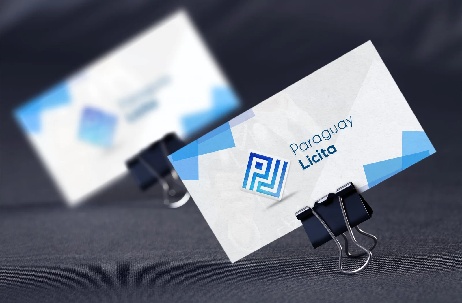 Aplicación de la identidad de Paraguay Licita en tarjetas de presentación